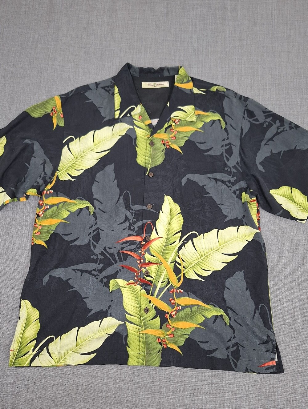 Tommy Bahama Hawaiian Palm Print 100% Silk Button Down Casual Shirt.  Large